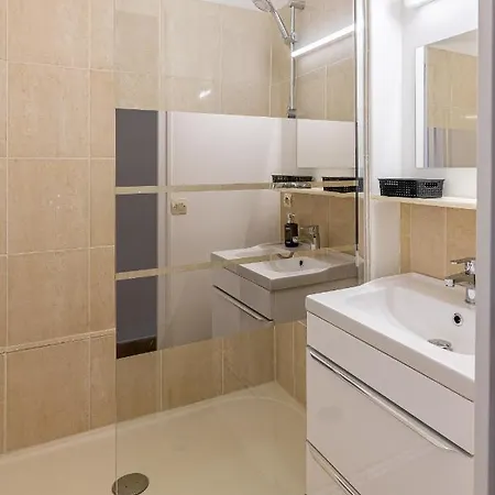 Appart Haut Standing BRUNNERA - WIFI&PARKING - 2 MIN Gare Apartment *